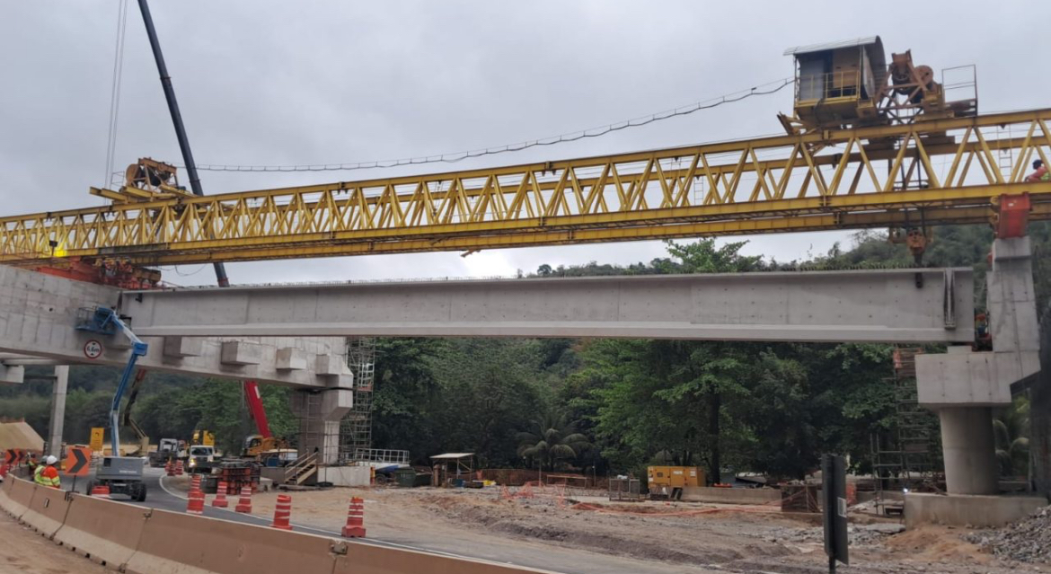 Pista de subida da Serra das Araras será interditada temporariamente para lançamento de vigas da nova estrutura