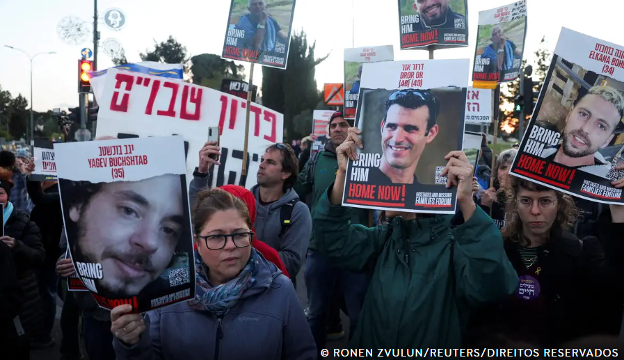 Após dois anos, Hamas liberta últimos 20 reféns israelenses em acordo de cessar-fogo com Israel