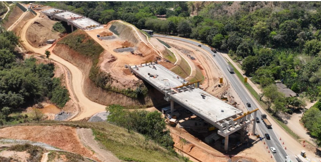 Desmonte de rochas na Nova Serra das Araras provoca interdições temporárias na pista de subida da Via Dutra