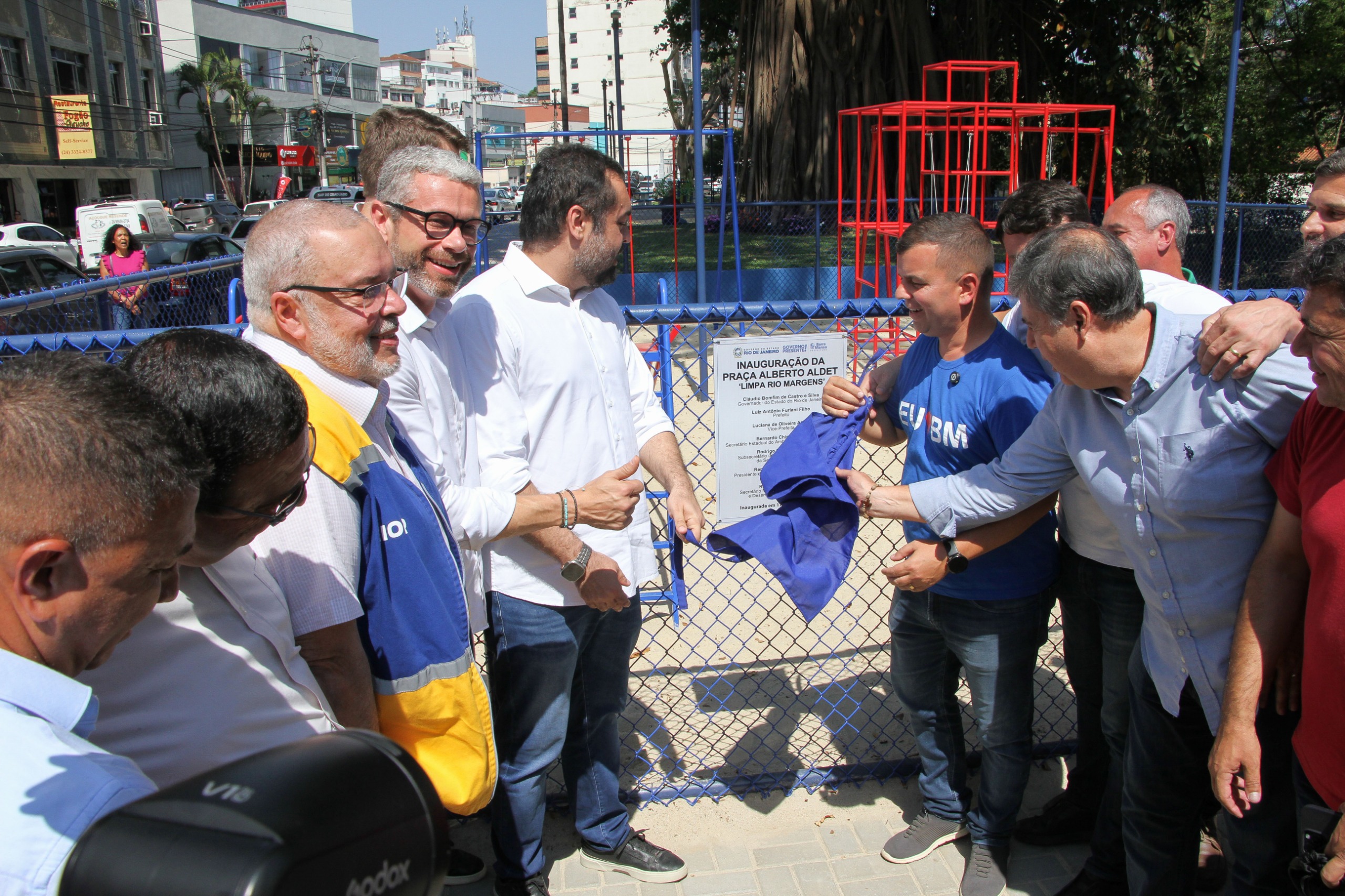 Furlani e Castro inauguram revitalização da beira-rio com entrega da Praça Alberto Aldet