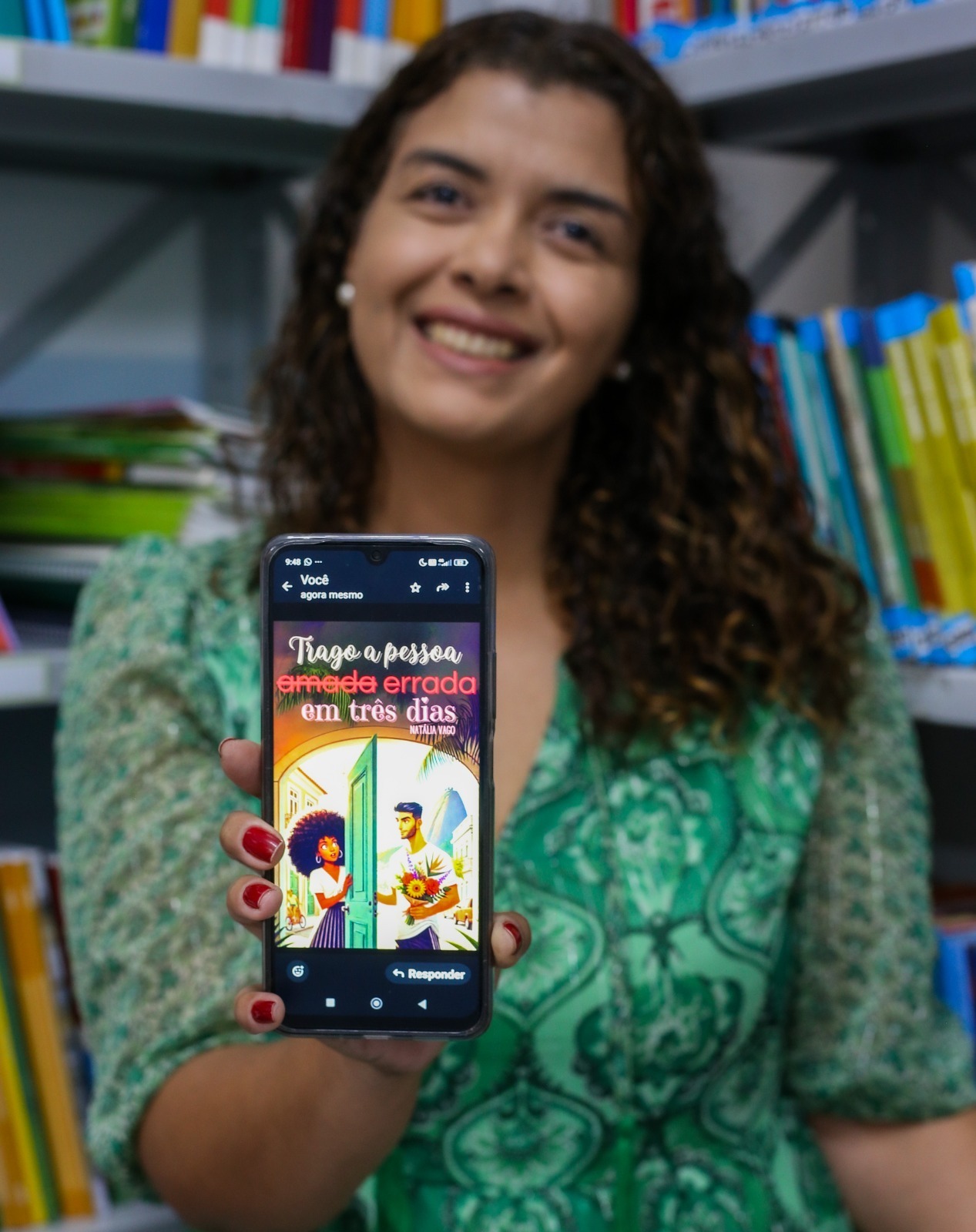 Professora de Volta Redonda está na final de concurso literário promovido pelo TikTok e grandes editoras