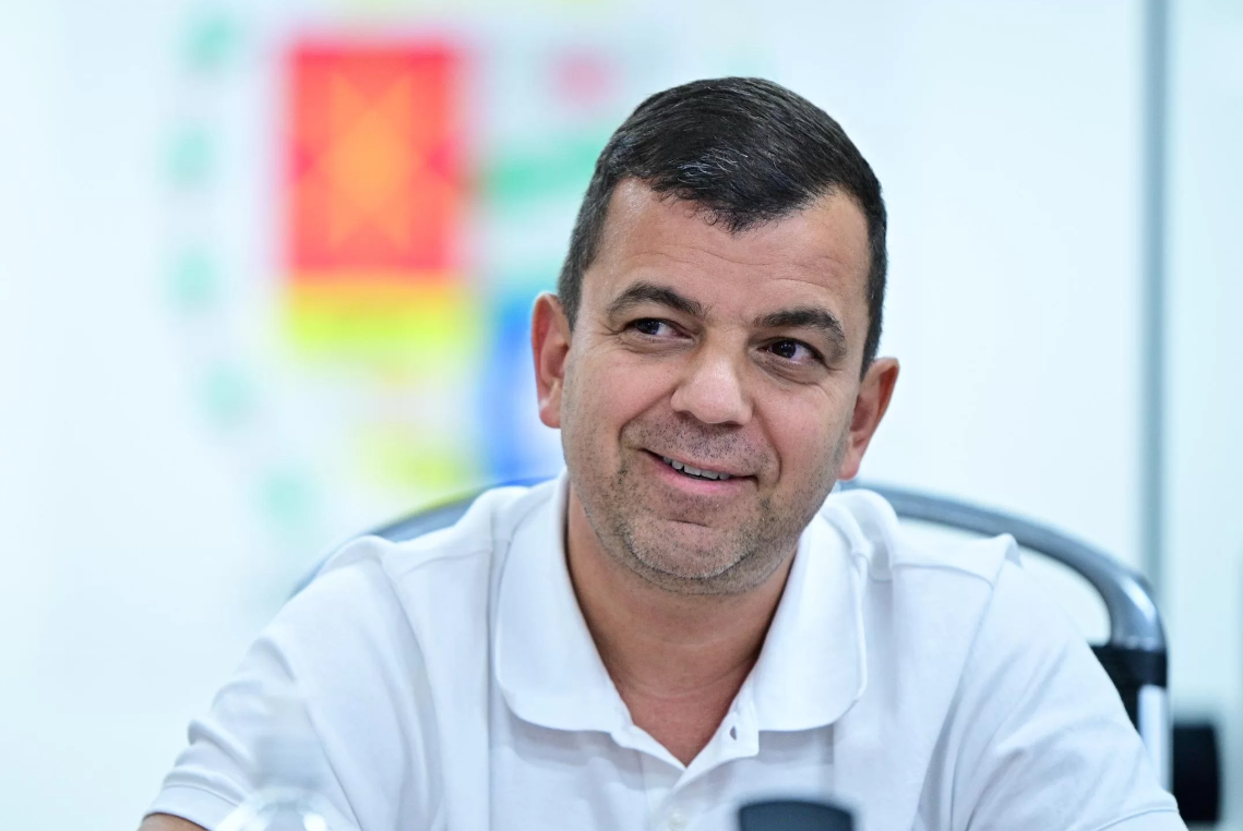 Prefeito de Barra Mansa é hospitalizado após indisposição; quadro é estável