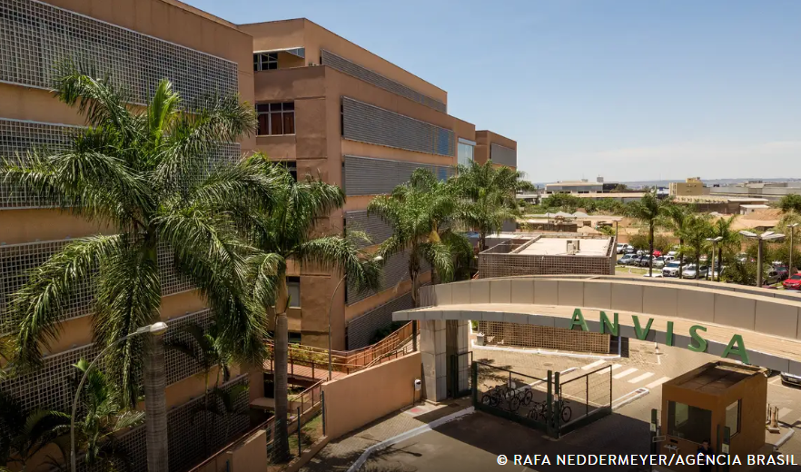 Anvisa determina suspensão de tônico capilar e apreensão de cosméticos