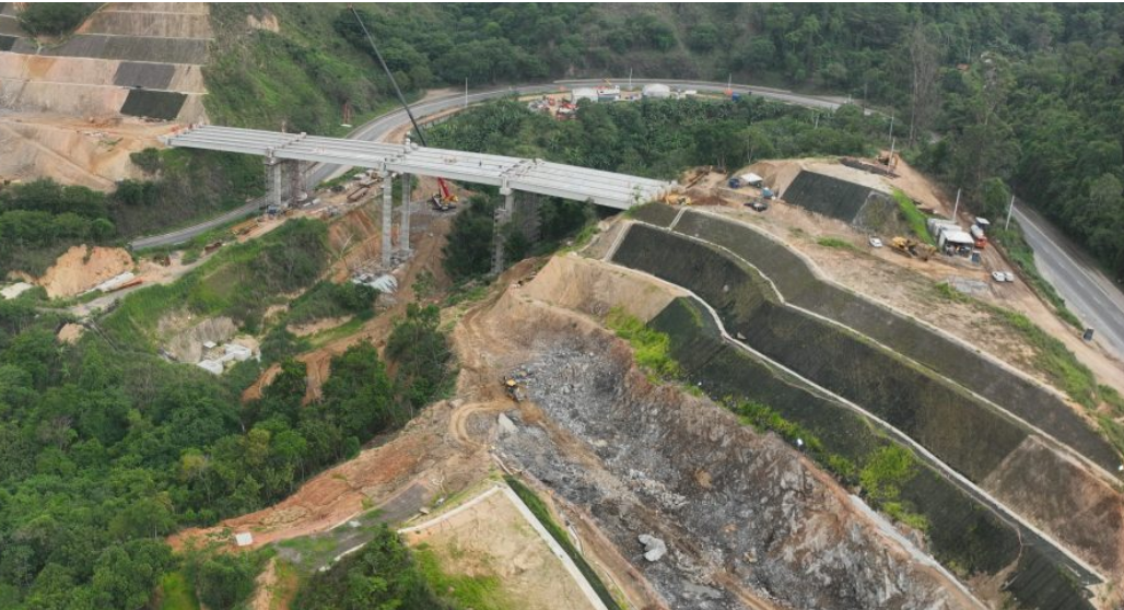 RioSP realiza novos desmontes de rocha na Serra das Araras com interdições temporárias na pista sentido São Paulo