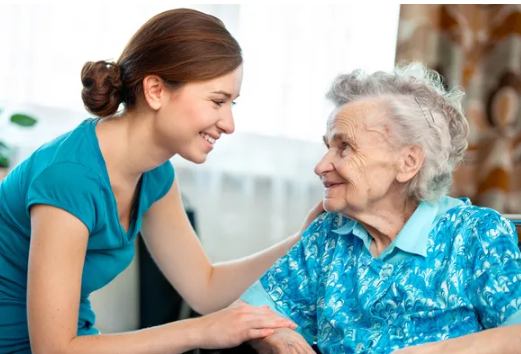 Quatis abre inscrições para curso gratuito de Cuidador de Idoso