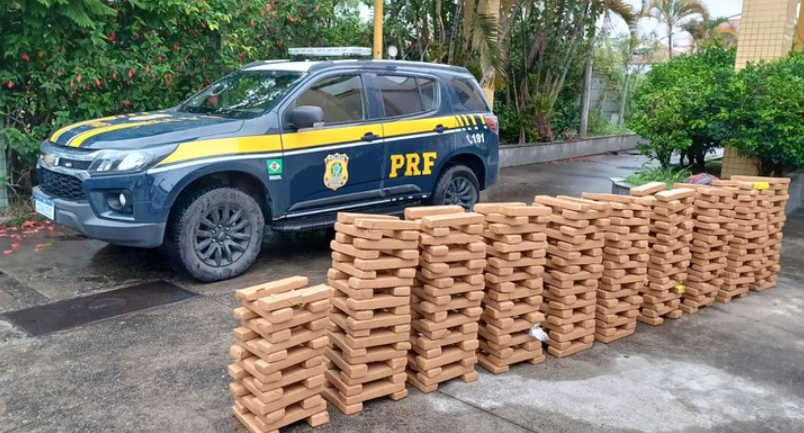 PRF apreende 334 quilos de maconha na Via Dutra e prende homem em Itatiaia