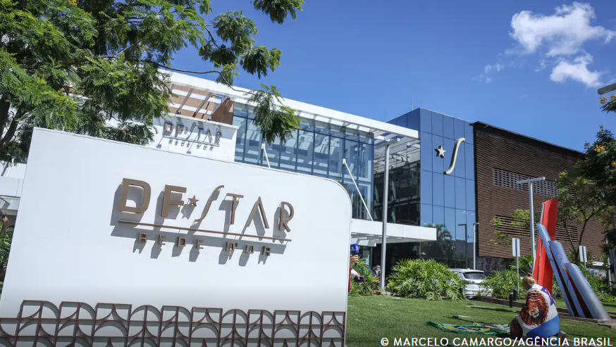 Jair Bolsonaro é internado para ser submetido a cirurgia nesta quinta