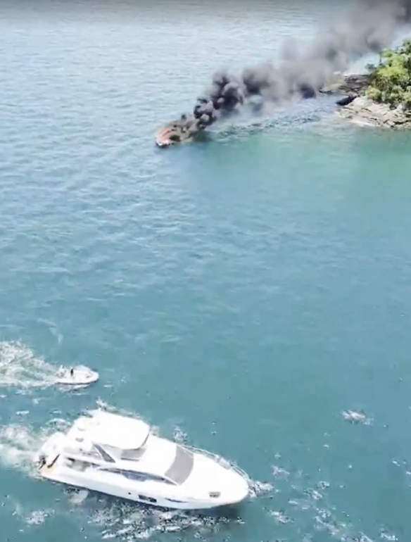 Incêndio em lancha deixa seis pessoas feridas na Baía da Ribeira, em Angra dos Reis
