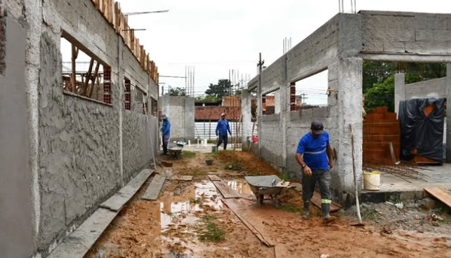 Novo Posto de Saúde da Coophasul avança com montagem da supraestrutura em Resende