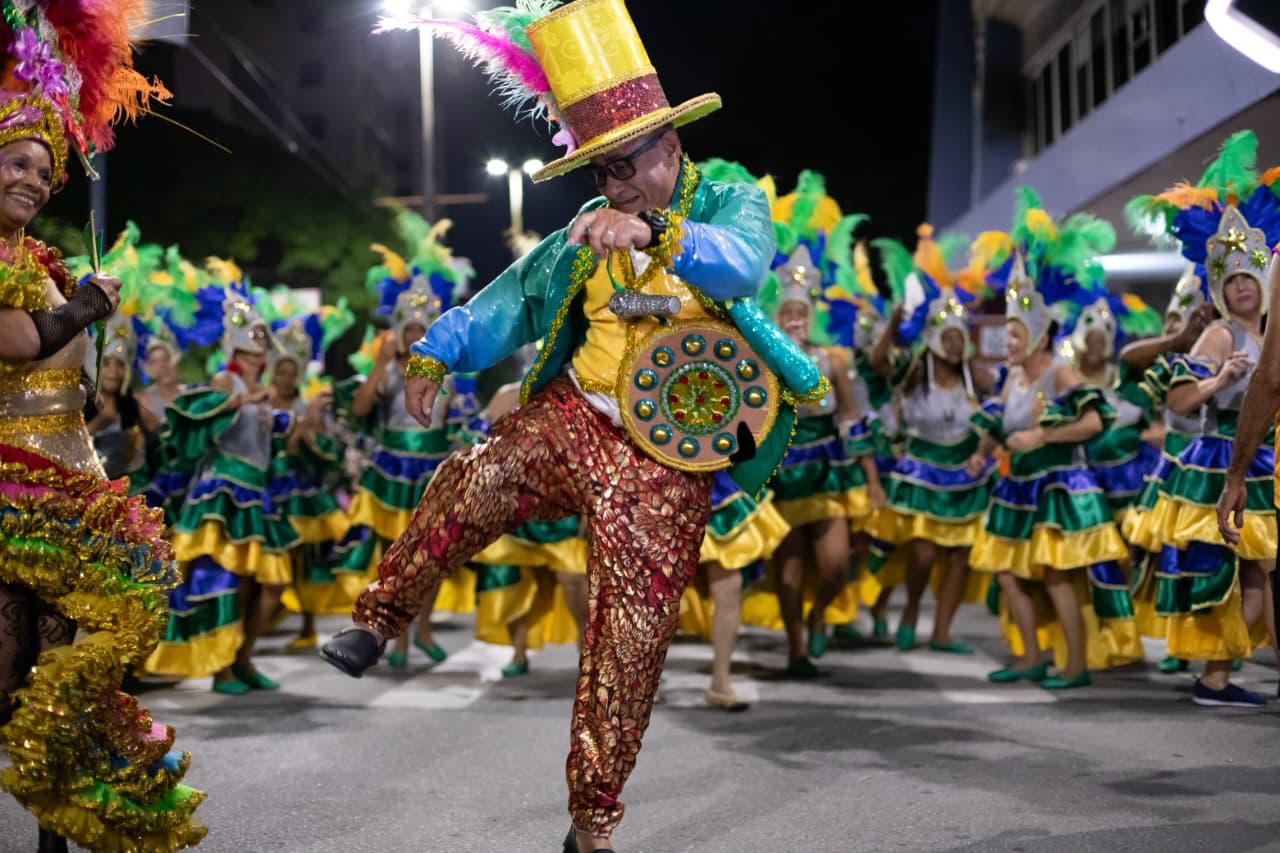 Bloco da Vida emociona público com ‘Baile de Máscaras’ no Carnaval de Volta Redonda
