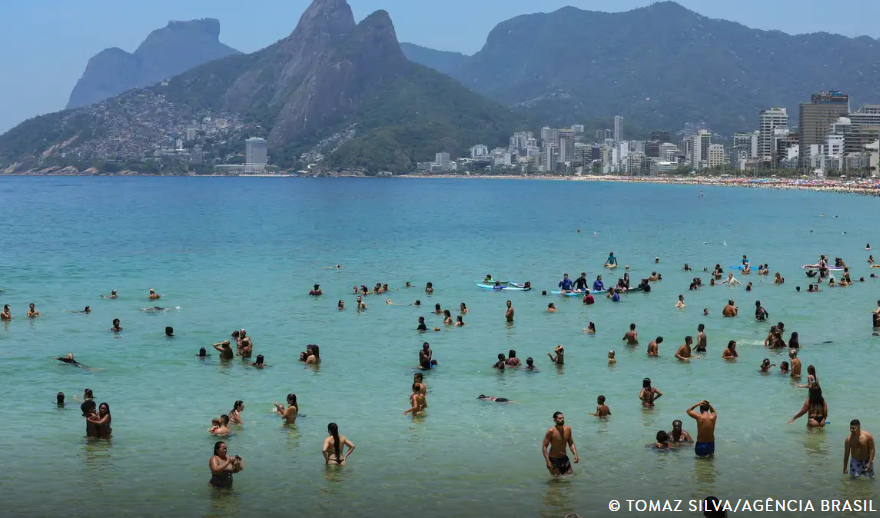 Carnaval: salva-vidas resgatam 453 pessoas no litoral fluminense