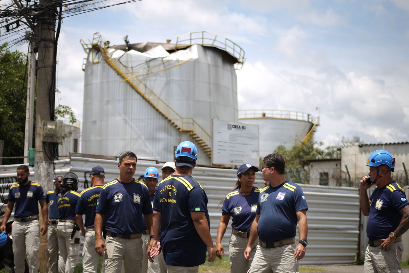 Atualização: Trabalhadores desaparecidos são encontrados sem vida em tanque na base de combustíveis