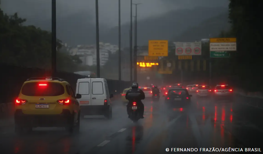 Alagamentos e interdições afetam rodovias no Rio de Janeiro