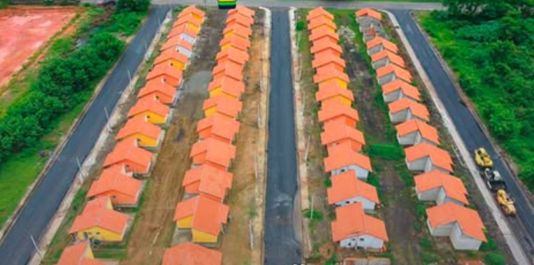 Pavimentação de ruas do conjunto habitacional com 63 casas populares entra na fase final em Porto Real