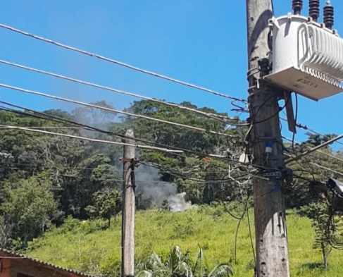 Avião de pequeno porte cai em área de mata em Rio Claro e deixa duas mortes