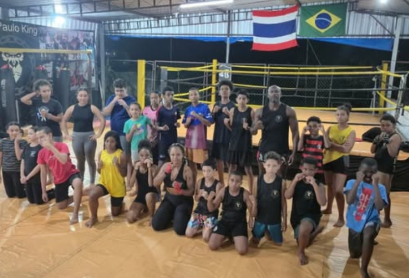 Projeto Esporte nas Ruas fortalece prática esportiva em Porto Real com aulas gratuitas de MMA