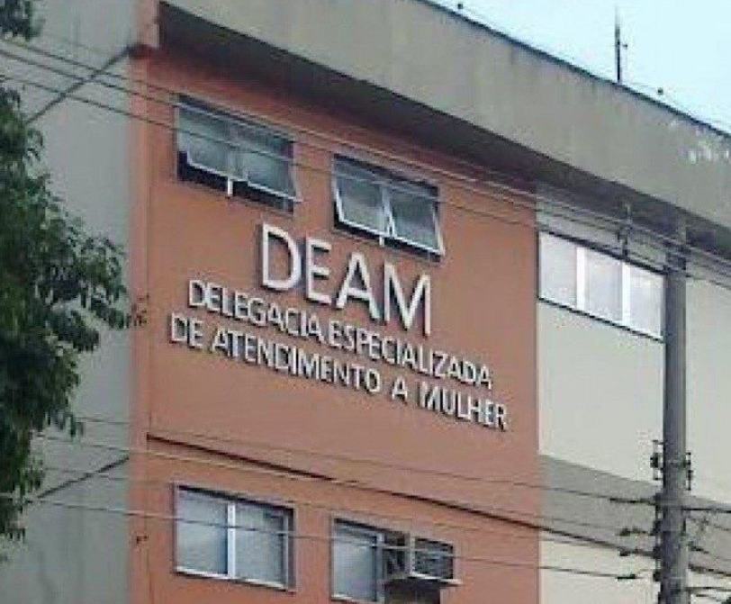 Homem é preso suspeito de abusar da enteada autista de 11 anos e agredir a companheira em Volta Redonda