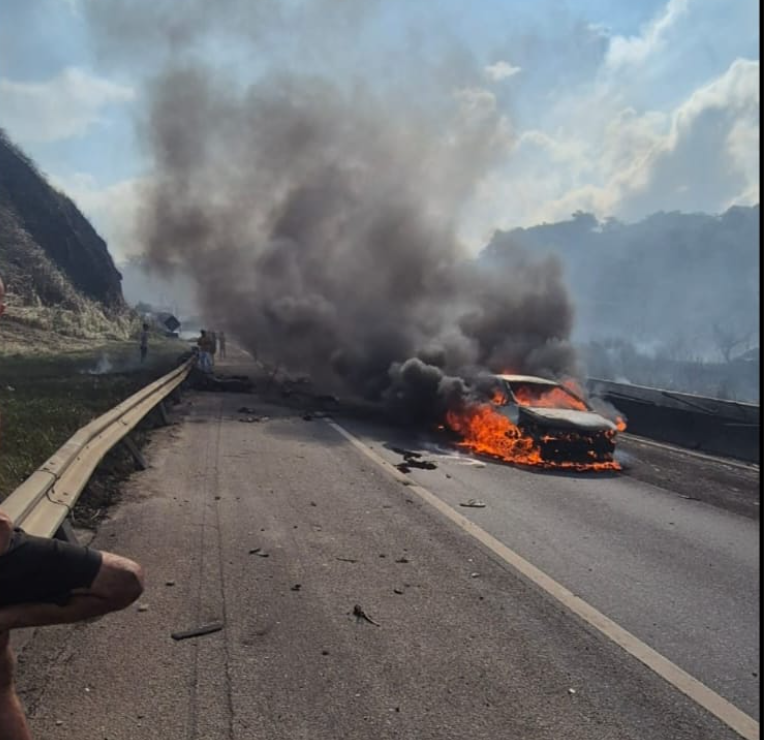 Explosão de caminhão de gás mata dois e deixa dez feridos na Via Dutra em Barra Mansa