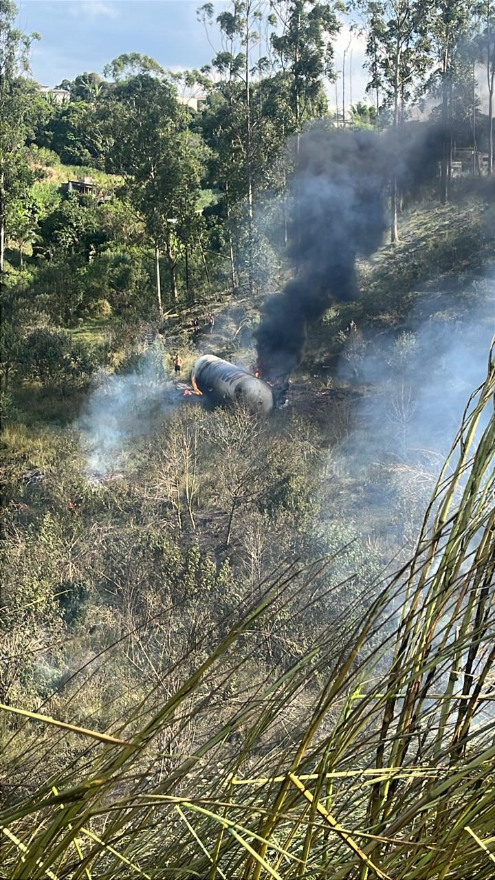 Explosão de caminhão de gás mata dois e deixa dez feridos na Via Dutra em Barra Mansa