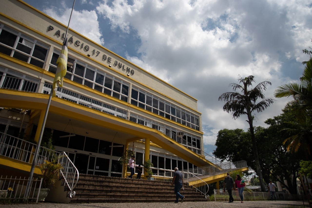 Volta Redonda injeta cerca de R$ 30 milhões na economia com antecipação da primeira parcela do 13º do funcionalismo