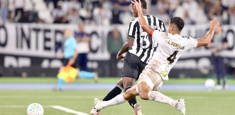 Botafogo vence o Santos com gol nos acréscimos e retorna ao Brasileirão com vitória