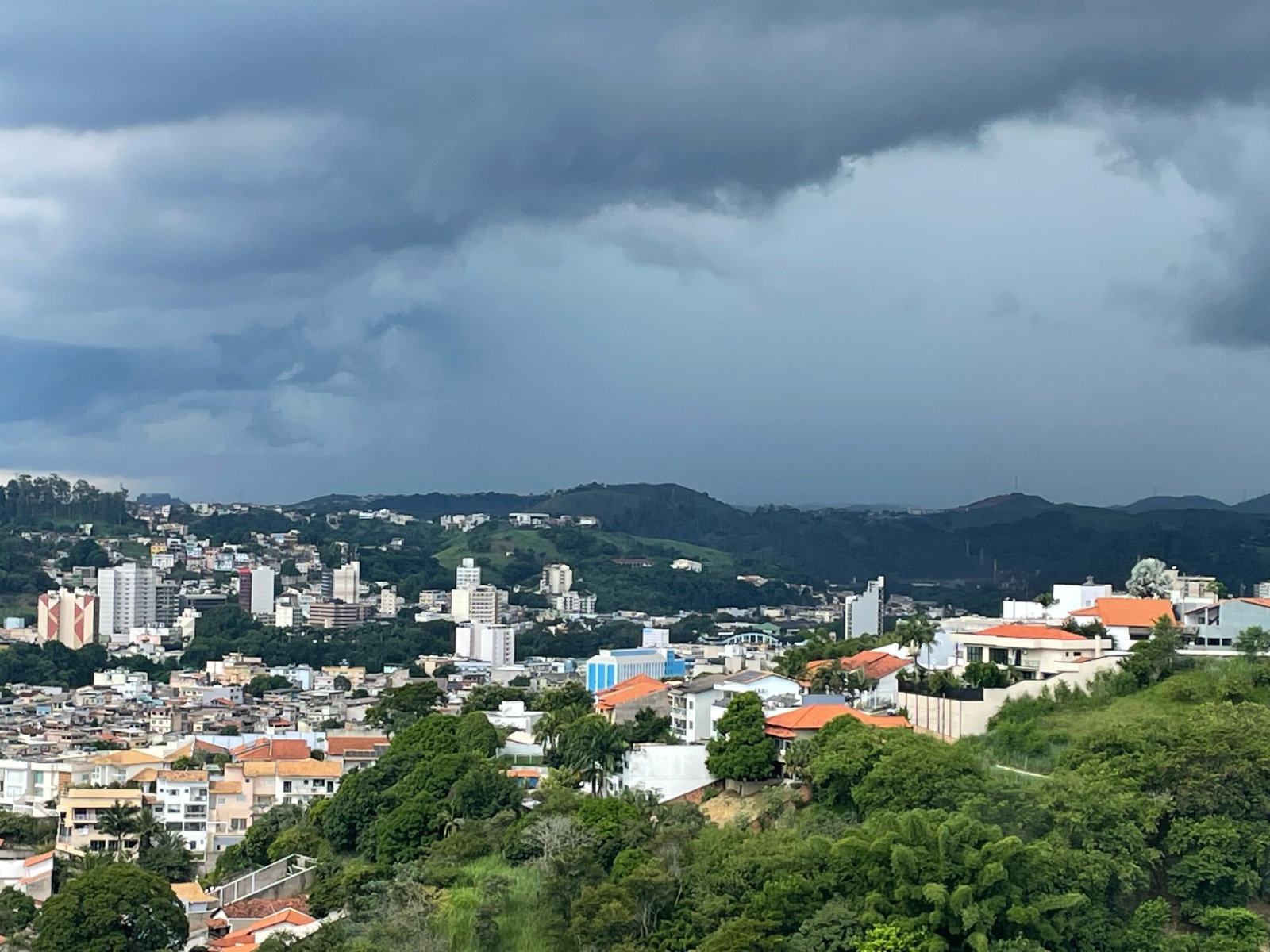 Barra Mansa entra em estado de atenção para rajadas de vento
