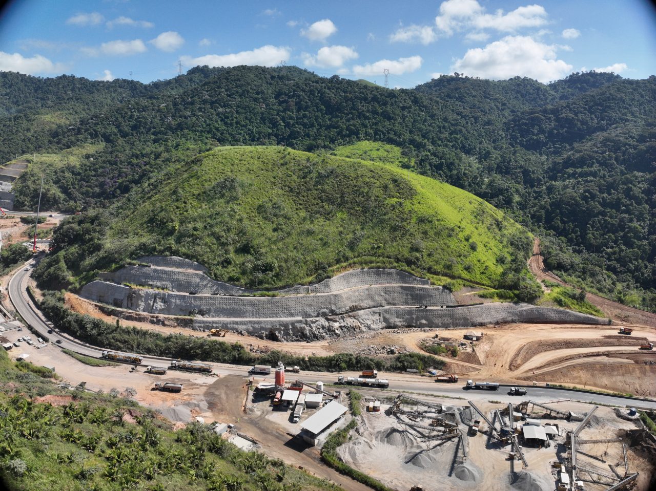 Desmonte de rochas terá interdições temporárias na Serra das Araras ao longo da semana