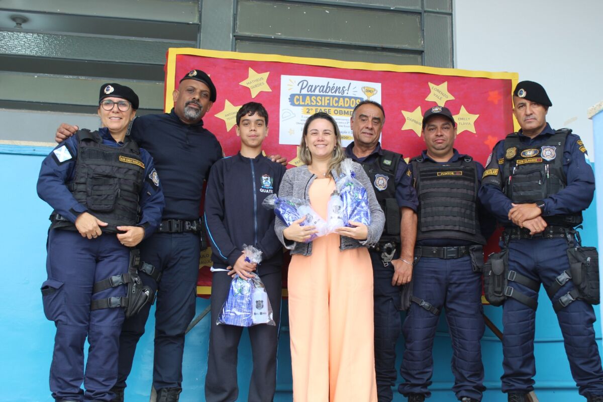 Irmãos encontram celular e procuram Guarda Municipal para devolver aparelho em Quatis