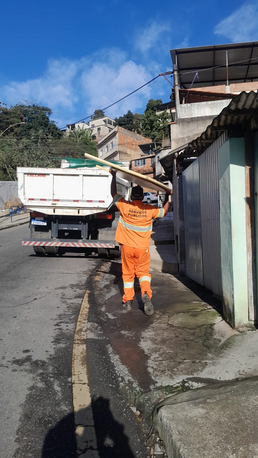 Cinco bairros de Volta Redonda serão atendidos pelo Caminhão Cata-Treco nesta semana