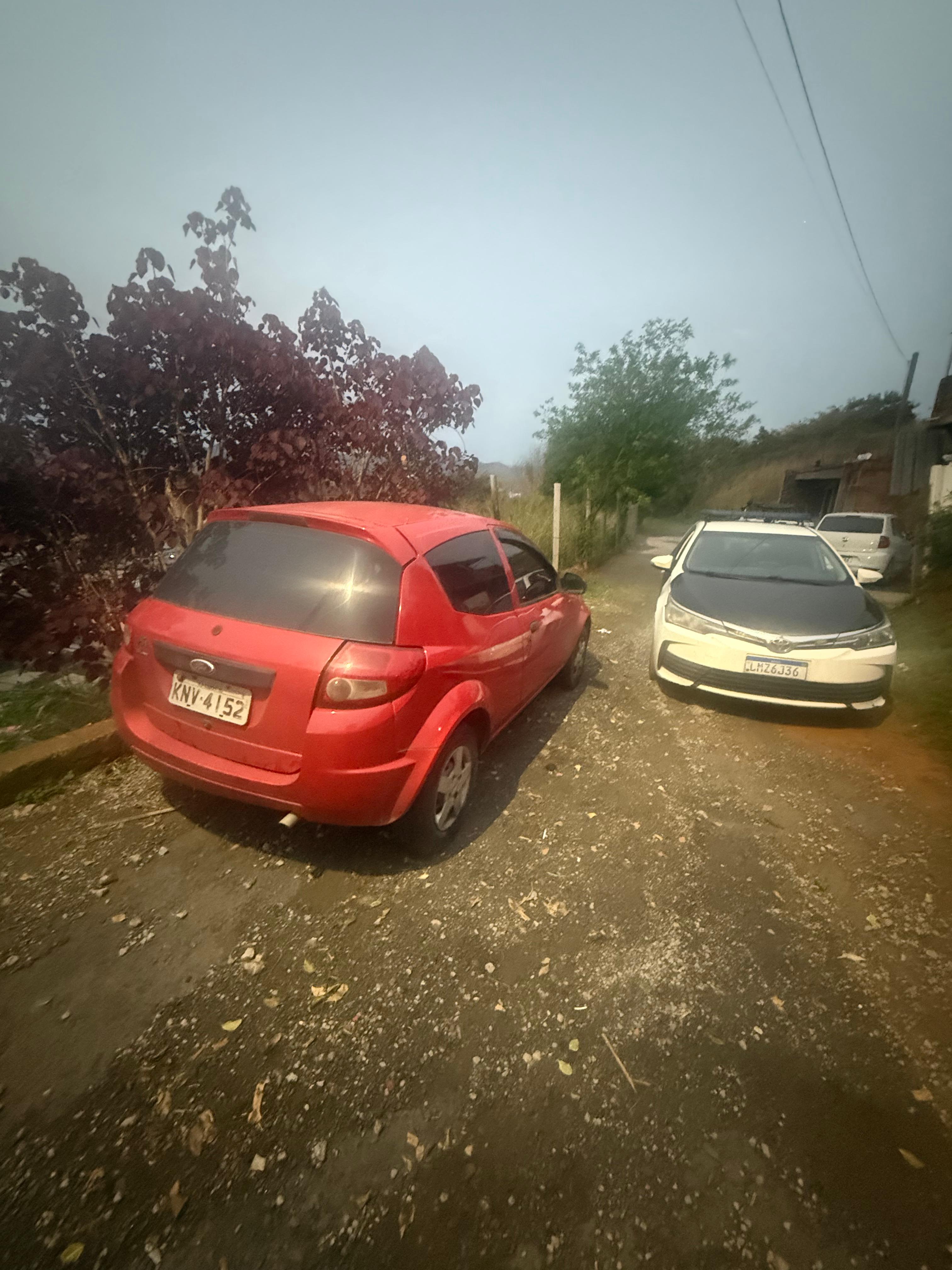 Veículo roubado é recuperado em Barra Mansa e pode ter sido usado em ataque entre grupos criminosos