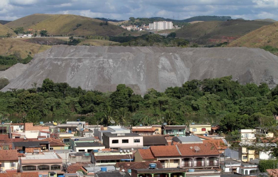 Comissão que fiscaliza pátio de escória da CSN ganha mais 180 dias em Volta Redonda