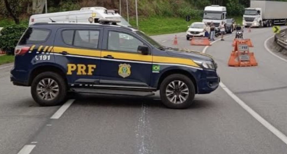 PRF apreende aproximadamente duas toneladas de maconha na Dutra, em Piraí